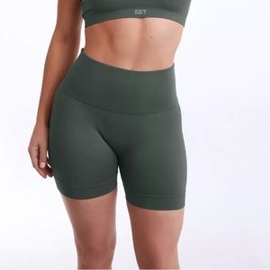 NWOT Set Active Sculptflex Shorts - Vegas L